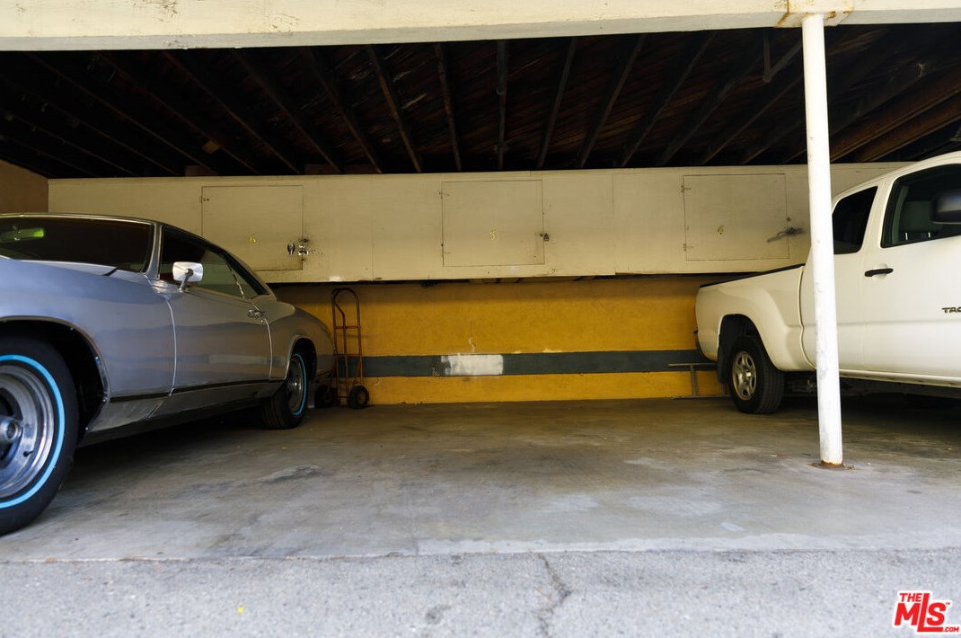 4608 Finley Ave, Los Angeles CA  90027-2648 exterior