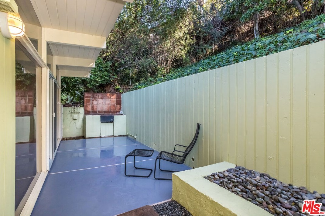 1722 Hollyvista Ave, Los Angeles CA  90027-4626 exterior