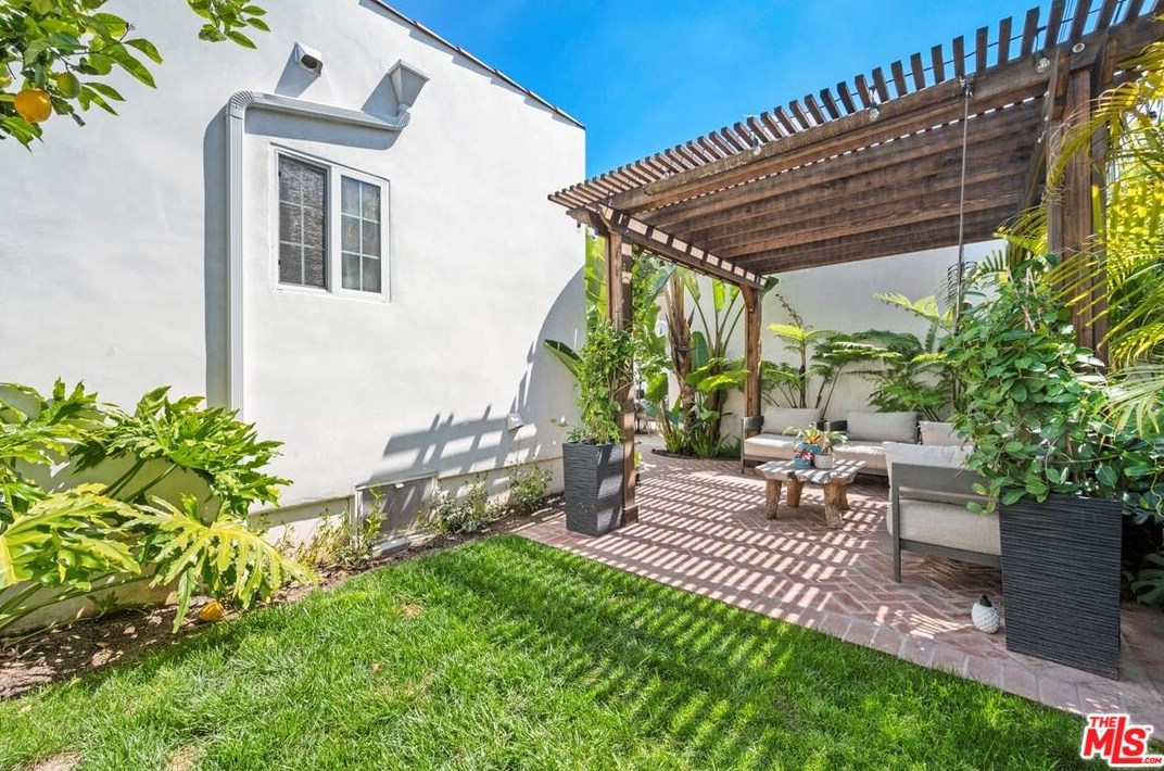 8816 David Ave, Los Angeles CA  90034-2208 exterior