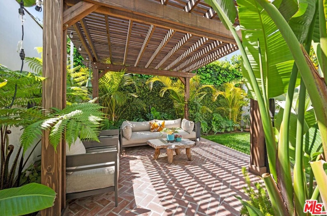 8816 David Ave, Los Angeles CA  90034-2208 exterior
