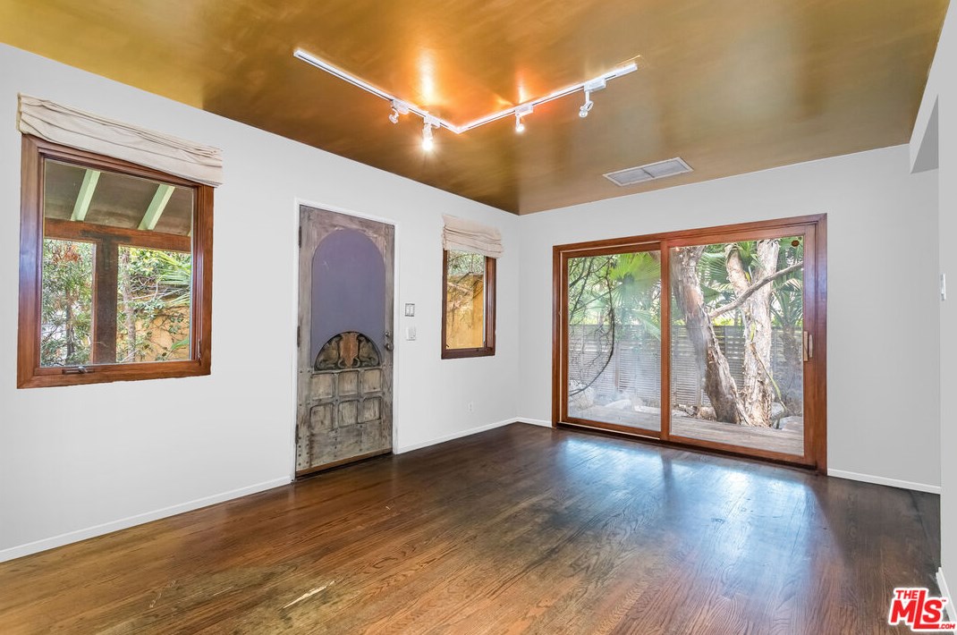 400 Huntley Dr, Los Angeles CA  90069-5002 exterior