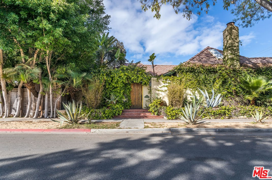 400 Huntley Dr, Los Angeles CA  90069-5002 exterior