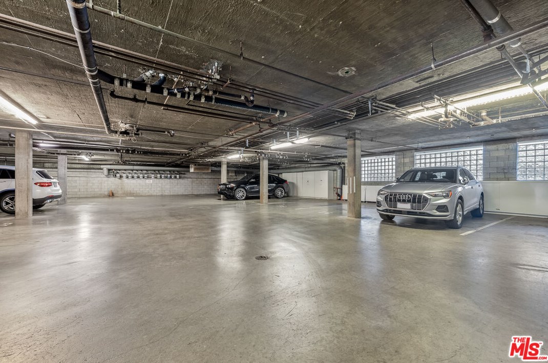 964 Hancock Ave, Los Angeles CA  90069-4089 exterior