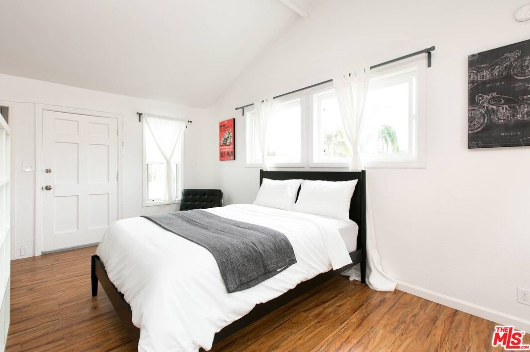 1817 Highland Ave, Los Angeles CA  90019-5513 exterior