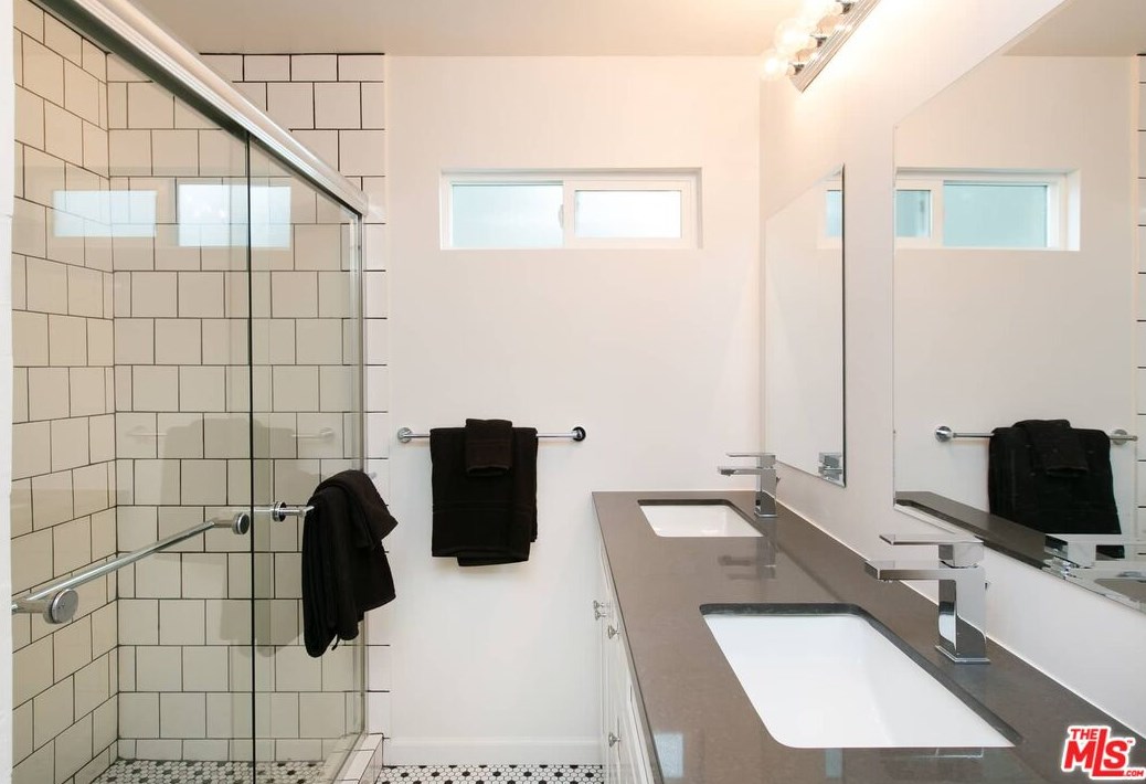 1817 Highland Ave, Los Angeles CA  90019-5513 exterior