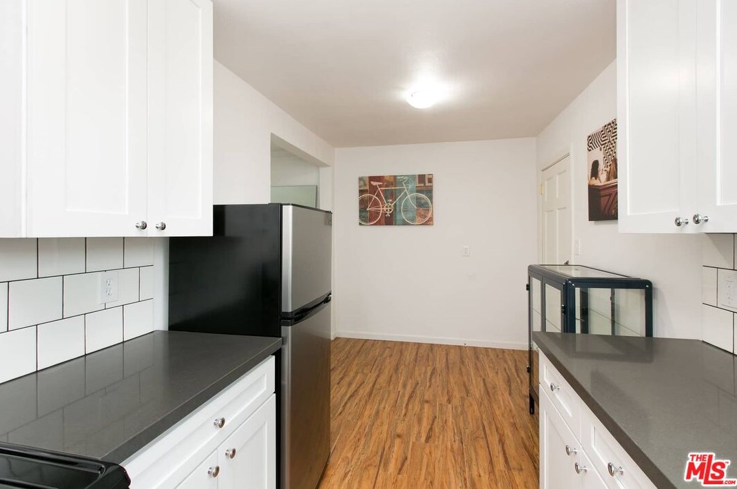 1817 Highland Ave, Los Angeles CA  90019-5513 exterior