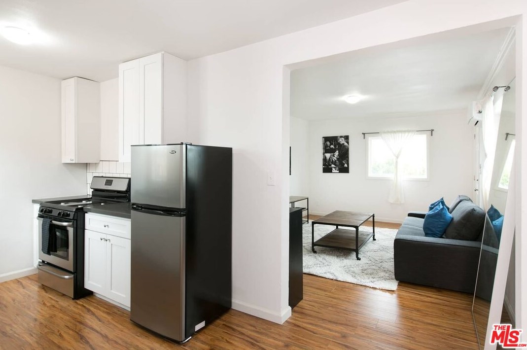 1817 Highland Ave, Los Angeles CA  90019-5513 exterior