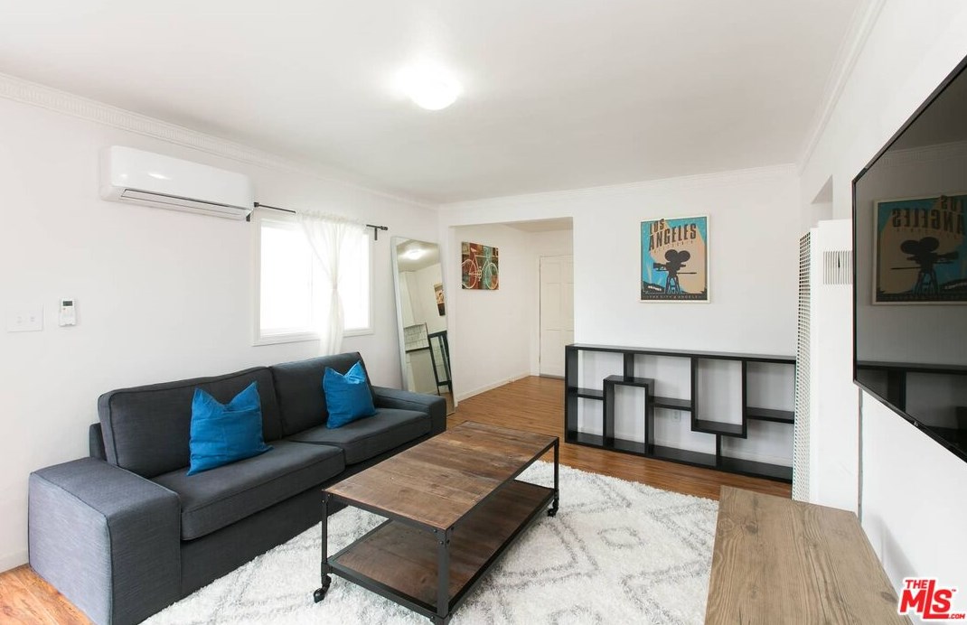 1817 Highland Ave, Los Angeles CA  90019-5513 exterior