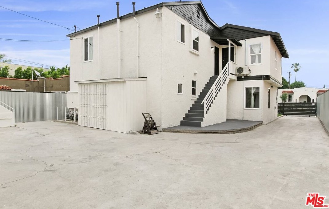 1817 Highland Ave, Los Angeles CA  90019-5513 exterior