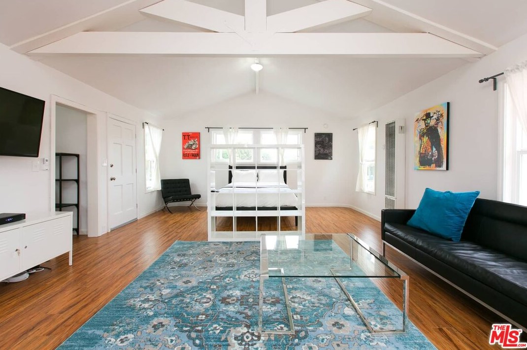 1817 Highland Ave, Los Angeles CA  90019-5513 exterior