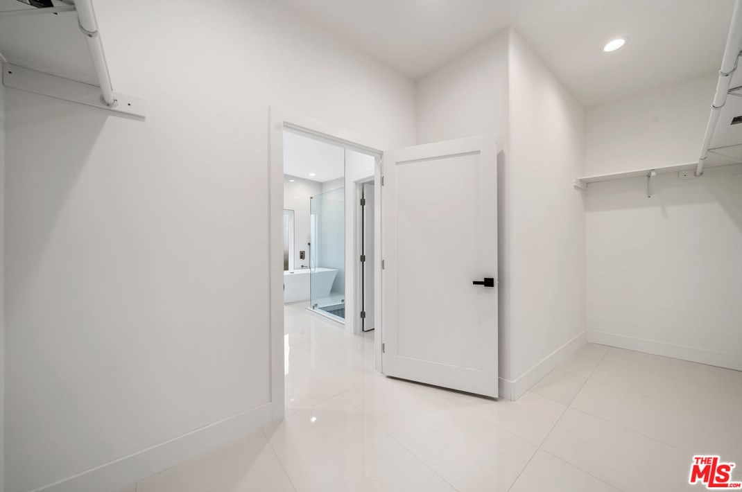 7004 La Presa Dr, Los Angeles CA  90068-3105 exterior