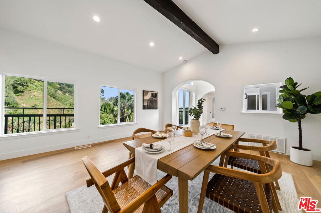 7004 La Presa Dr, Los Angeles CA  90068-3105 exterior