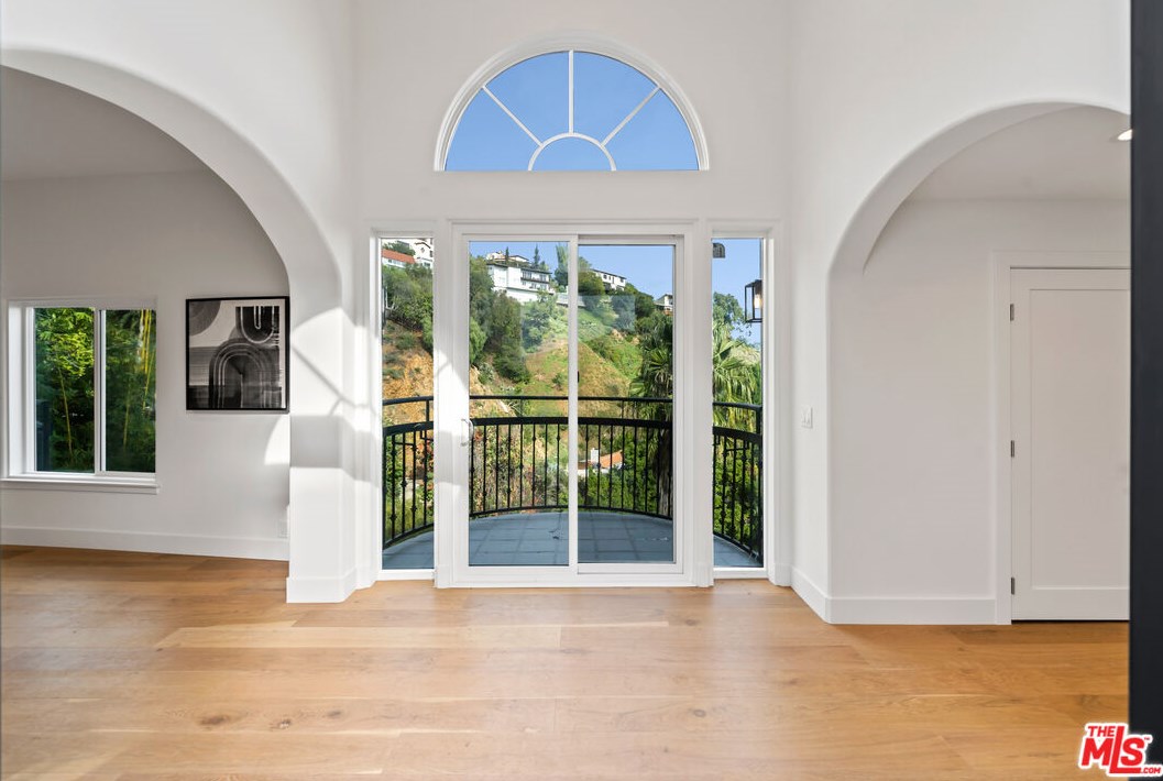 7004 La Presa Dr, Los Angeles CA  90068-3105 exterior