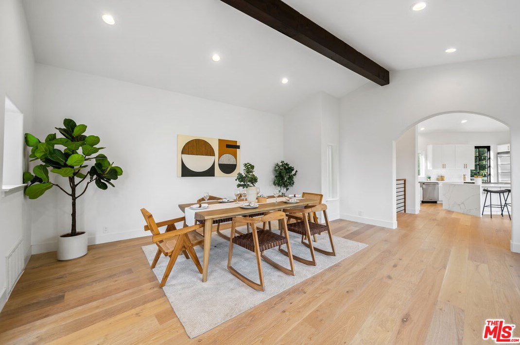 7004 La Presa Dr, Los Angeles CA  90068-3105 exterior