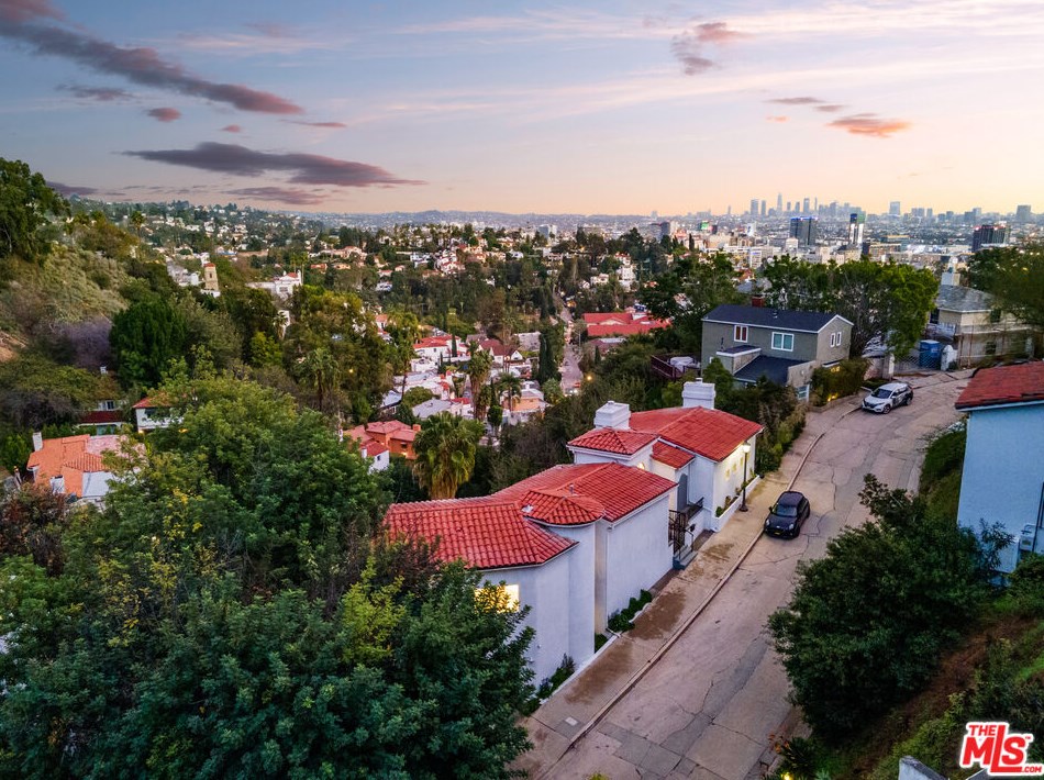 7004 La Presa Dr, Los Angeles CA  90068-3105 exterior