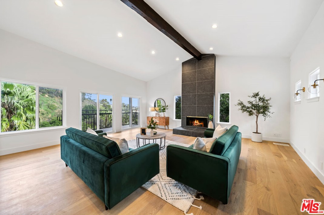 7004 La Presa Dr, Los Angeles CA  90068-3105 exterior