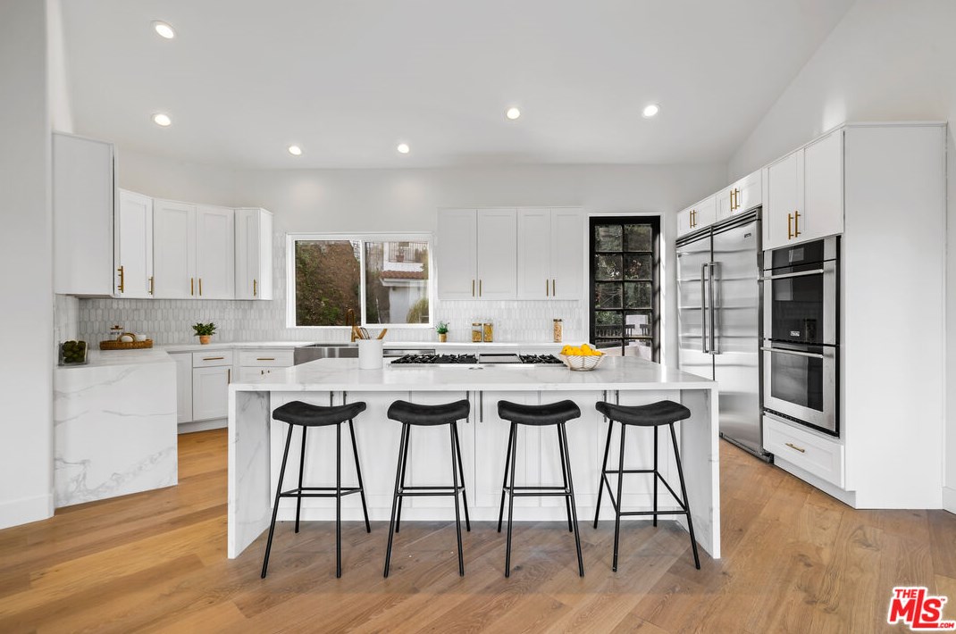 7004 La Presa Dr, Los Angeles CA  90068-3105 exterior
