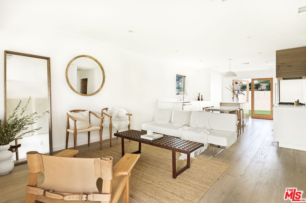 8511 Belford Ave, Los Angeles CA  90045-4315 exterior