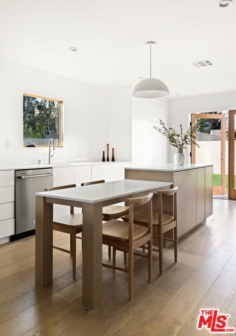 8511 Belford Ave, Los Angeles CA  90045-4315 exterior