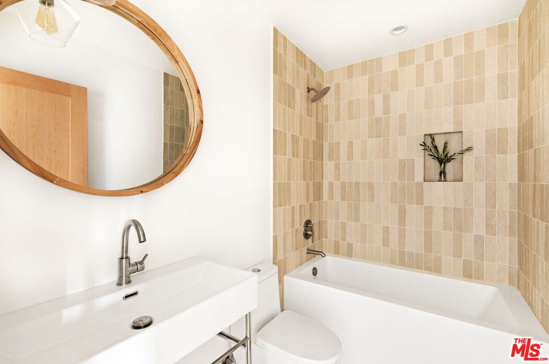 8511 Belford Ave, Los Angeles CA  90045-4315 exterior