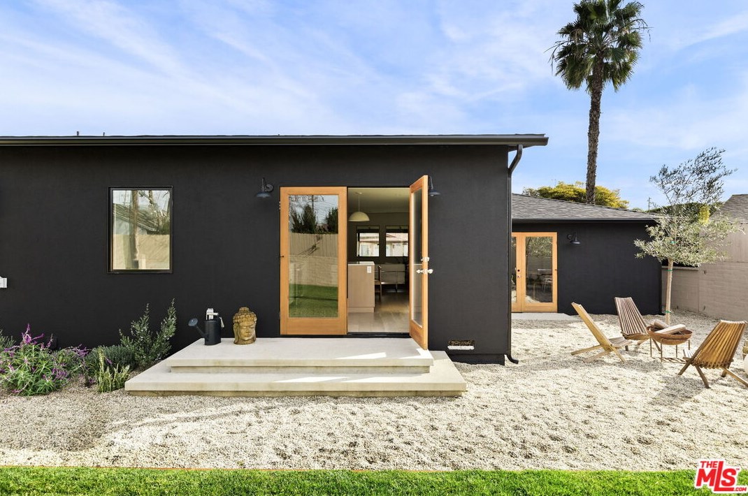 8511 Belford Ave, Los Angeles CA  90045-4315 exterior