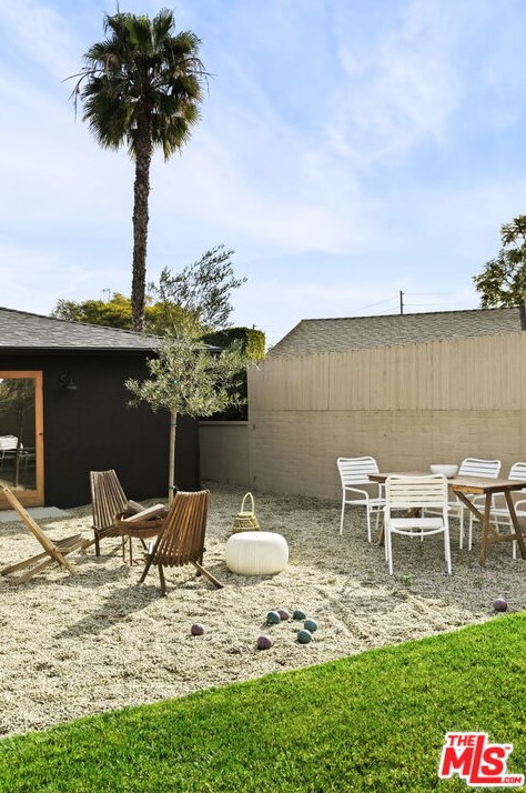 8511 Belford Ave, Los Angeles CA  90045-4315 exterior