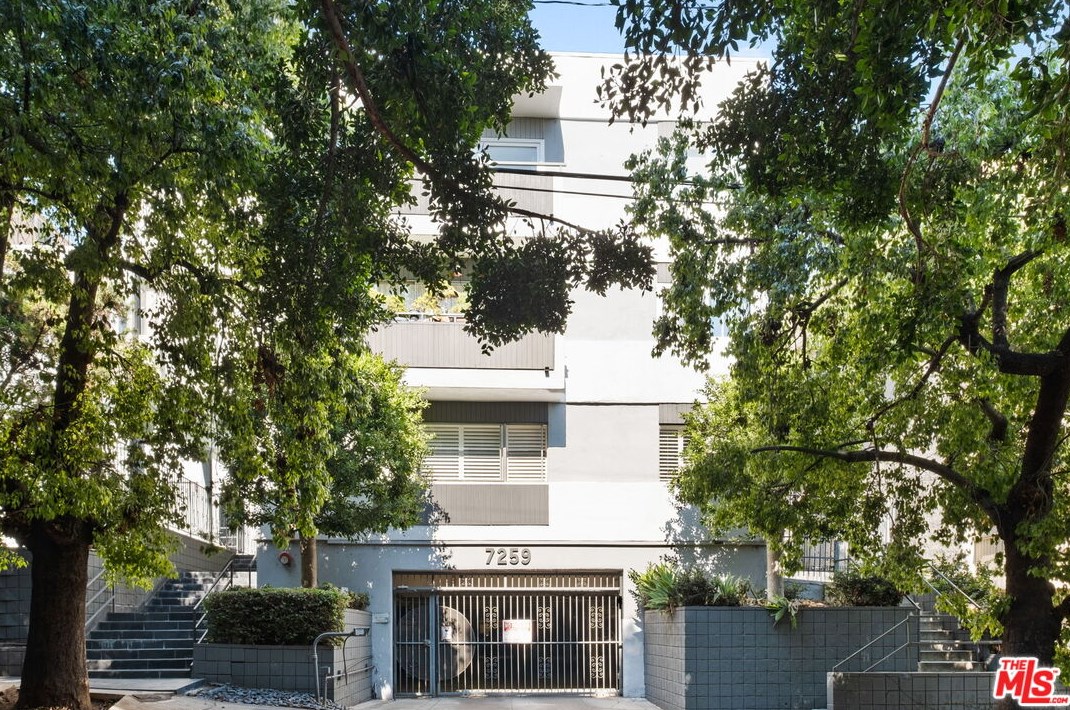 7259 Hillside Ave, Los Angeles CA  90046-2361 exterior