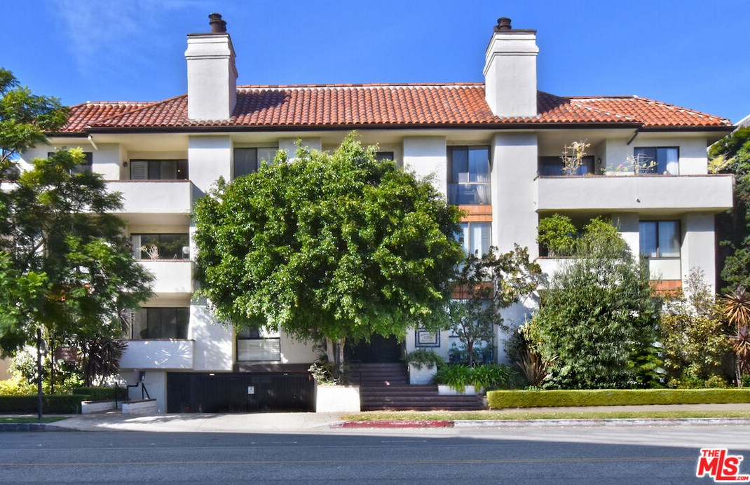 11755 Montana Ave, Los Angeles CA  90049-6706 exterior