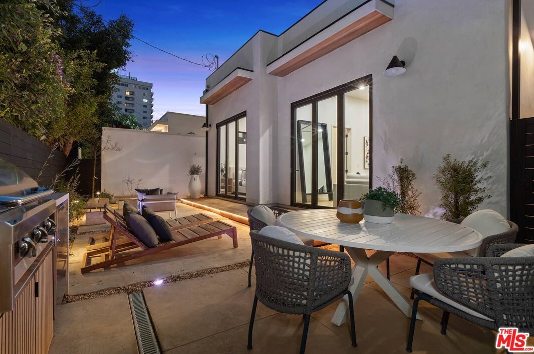 9004 Dicks St, Los Angeles CA  90069-4809 exterior