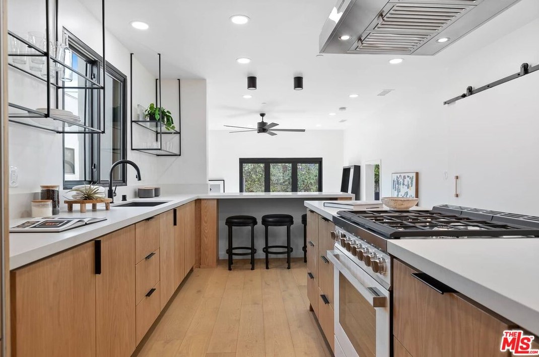 9004 Dicks St, Los Angeles CA  90069-4809 exterior