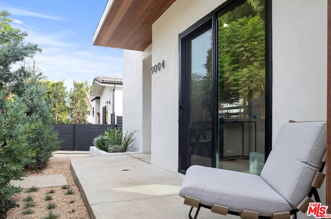 9004 Dicks St, Los Angeles CA  90069-4809 exterior