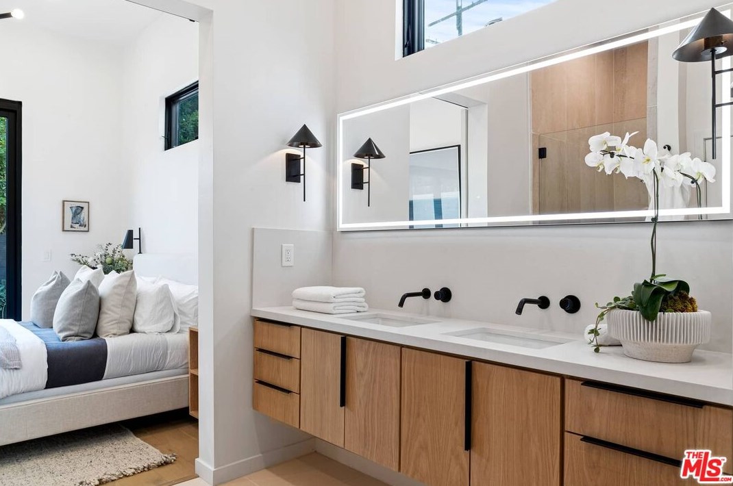 9004 Dicks St, Los Angeles CA  90069-4809 exterior