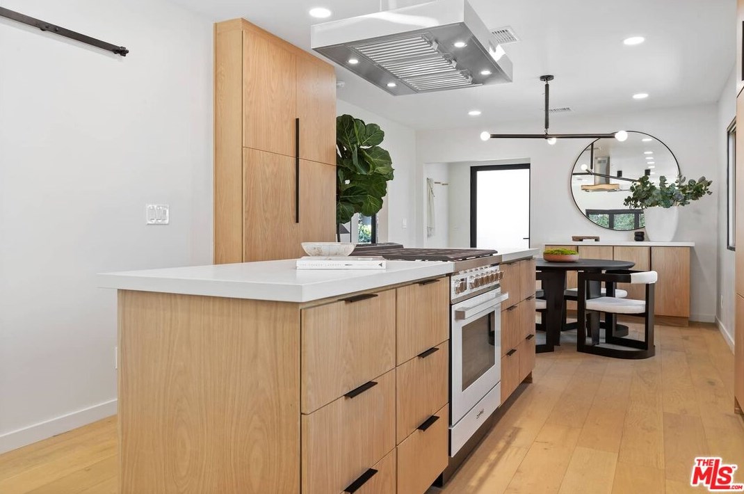 9004 Dicks St, Los Angeles CA  90069-4809 exterior