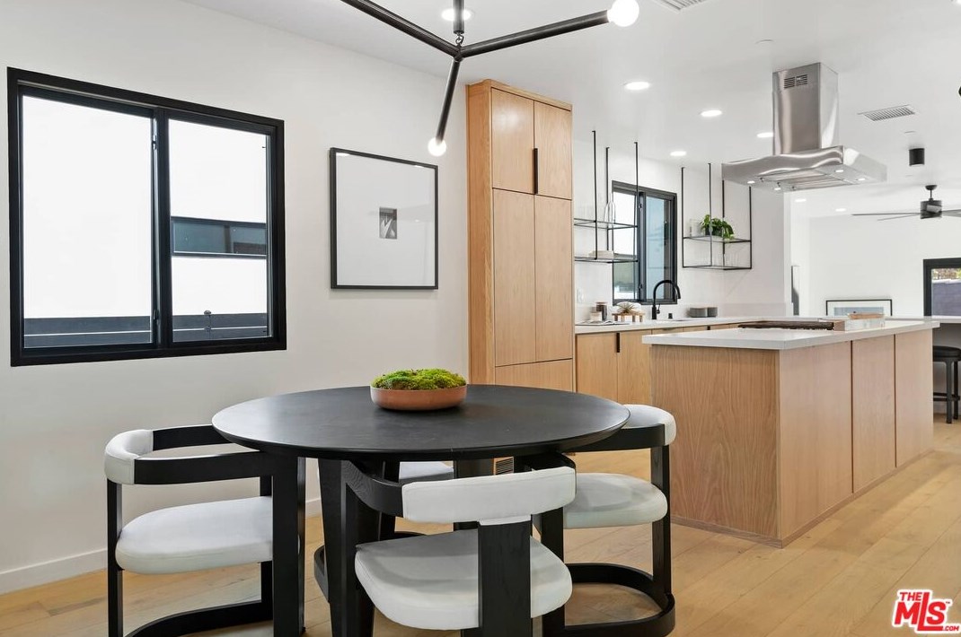 9004 Dicks St, Los Angeles CA  90069-4809 exterior