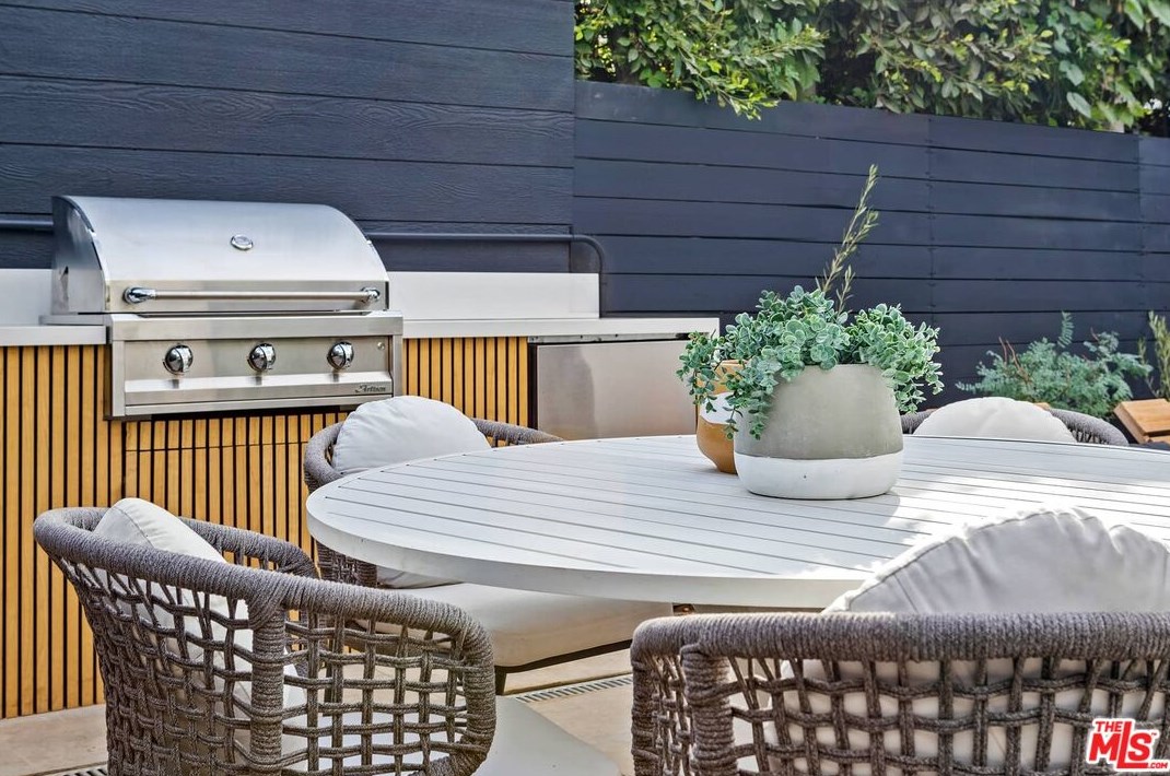 9004 Dicks St, Los Angeles CA  90069-4809 exterior