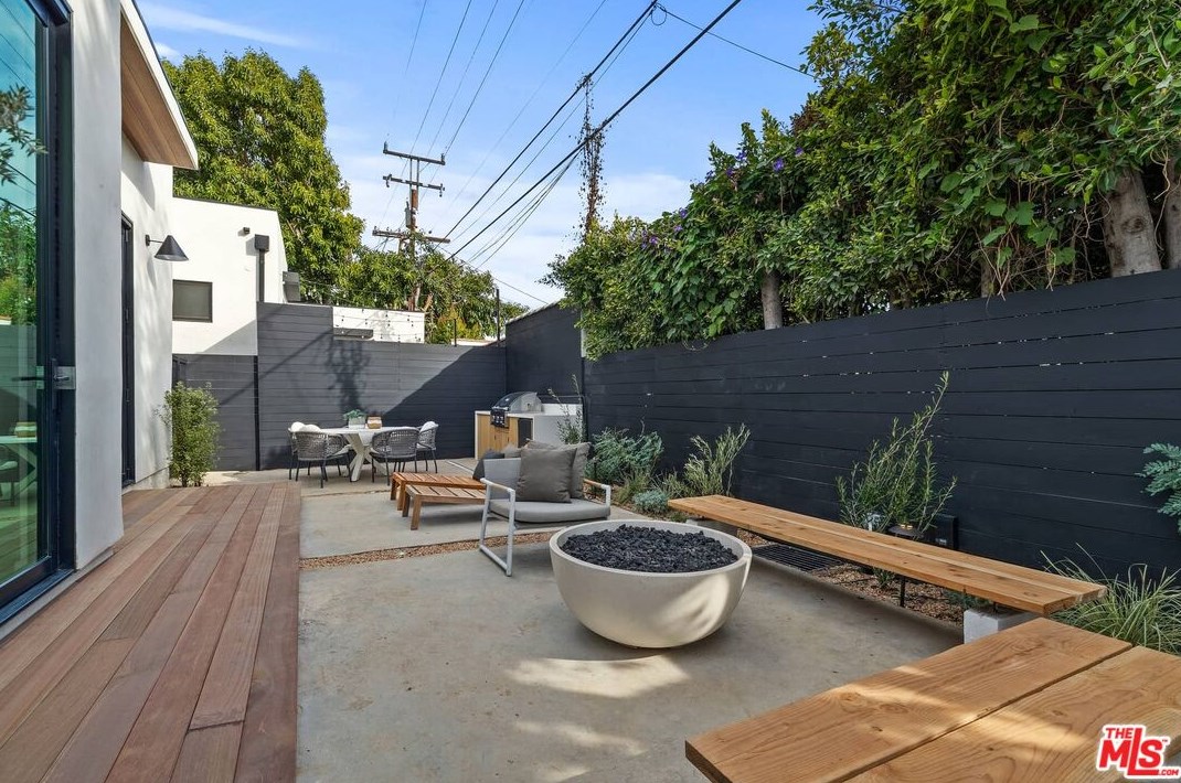 9004 Dicks St, Los Angeles CA  90069-4809 exterior