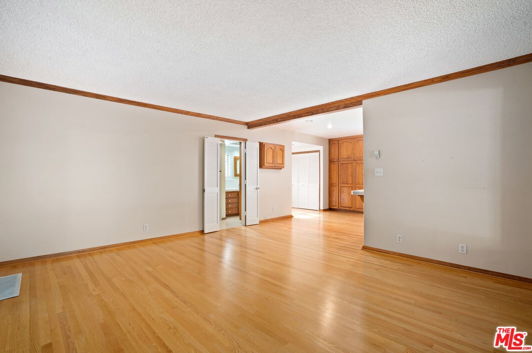 12825 Stanwood Dr, Los Angeles CA  90066-1739 exterior