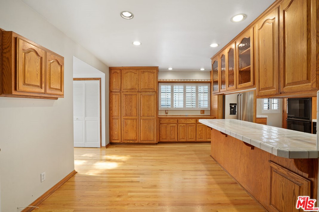 12825 Stanwood Dr, Los Angeles CA  90066-1739 exterior