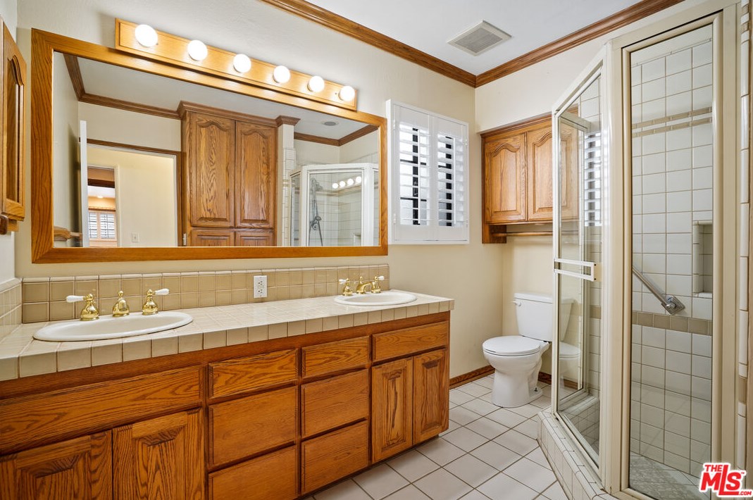 12825 Stanwood Dr, Los Angeles CA  90066-1739 exterior