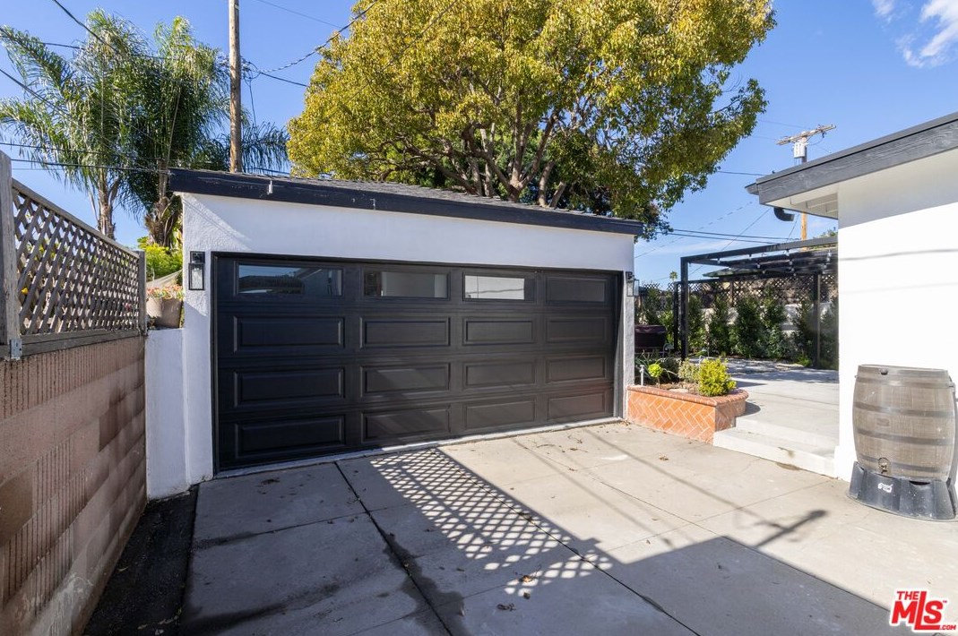 8419 Truxton Ave, Los Angeles CA  90045-3920 exterior