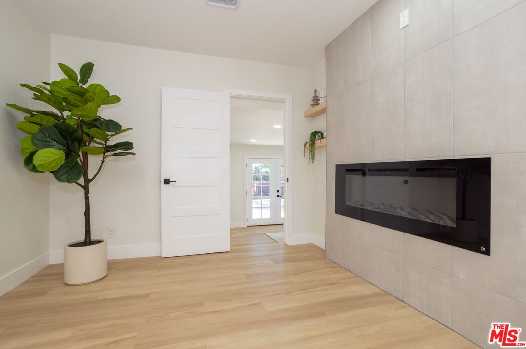 8419 Truxton Ave, Los Angeles CA  90045-3920 exterior