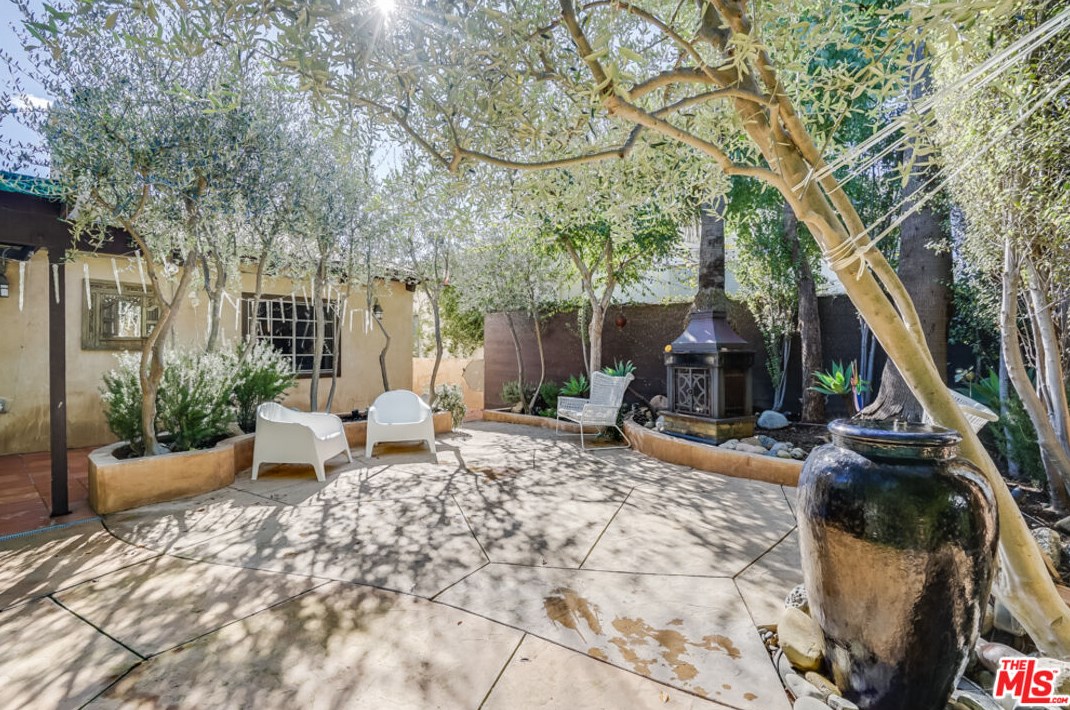 12227 Darlington Ave, Los Angeles CA  90049-5813 exterior