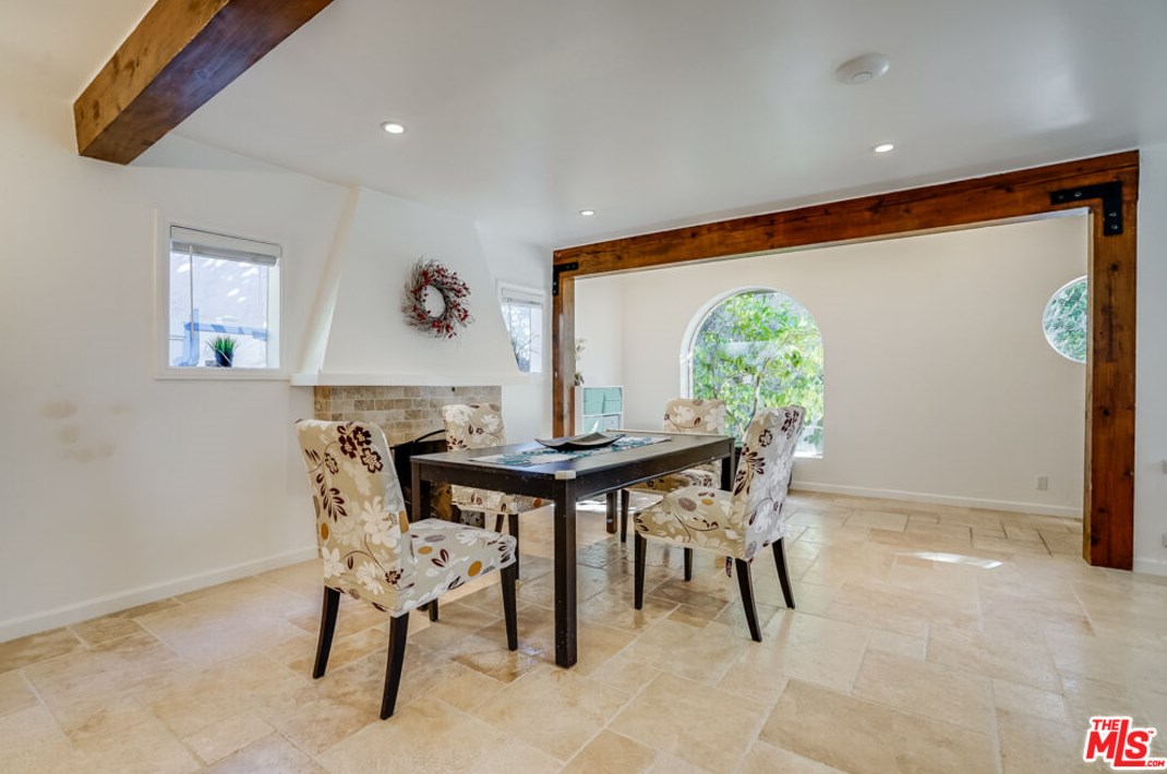 12227 Darlington Ave, Los Angeles CA  90049-5813 exterior