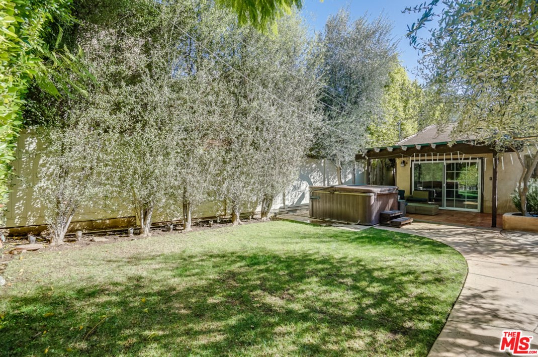 12227 Darlington Ave, Los Angeles CA  90049-5813 exterior