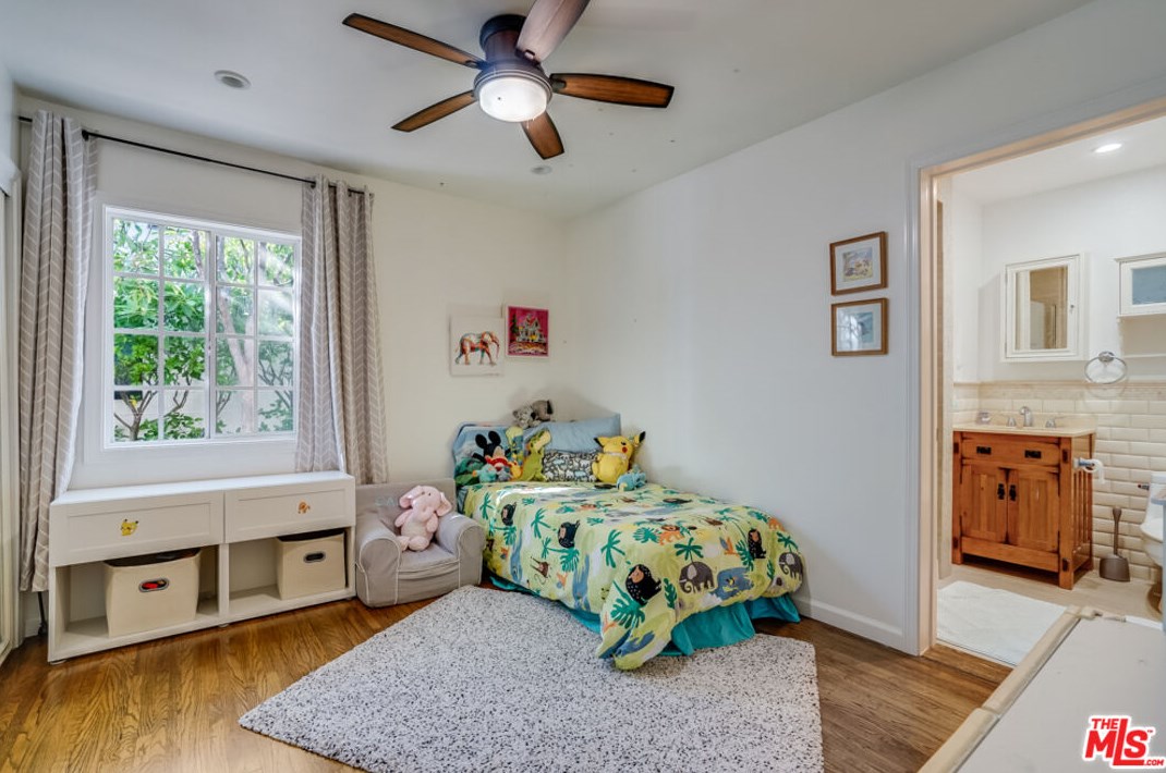 12227 Darlington Ave, Los Angeles CA  90049-5813 exterior