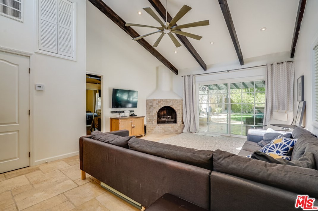 12227 Darlington Ave, Los Angeles CA  90049-5813 exterior