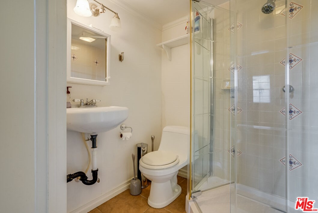 12227 Darlington Ave, Los Angeles CA  90049-5813 exterior