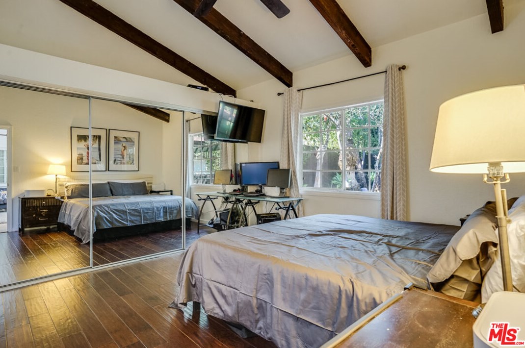 12227 Darlington Ave, Los Angeles CA  90049-5813 exterior