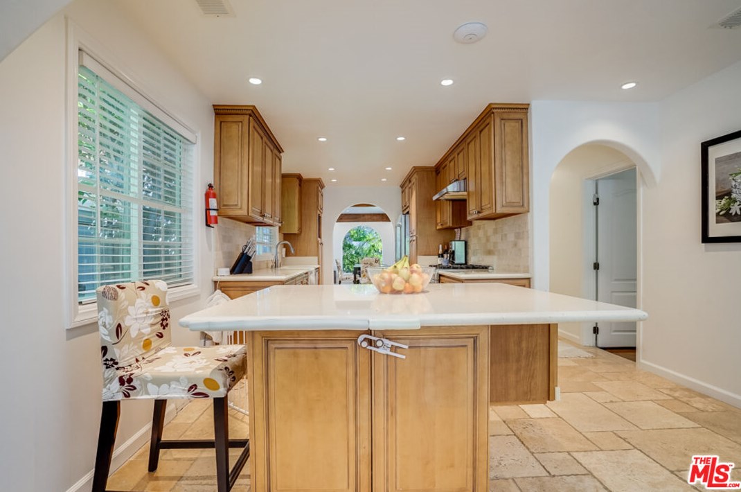 12227 Darlington Ave, Los Angeles CA  90049-5813 exterior