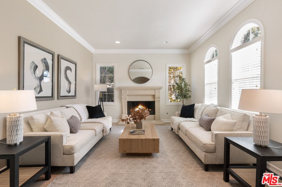 7437 Coastal View Dr, Los Angeles CA  90045-1272 exterior